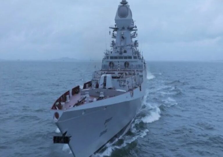 समंदर में बढ़ेगी नौसेना की ताकत, ब्रह्मोस मिसाइलों से लैस ‘आईएनएस इंफाल’ होगा बेड़े में शामिल