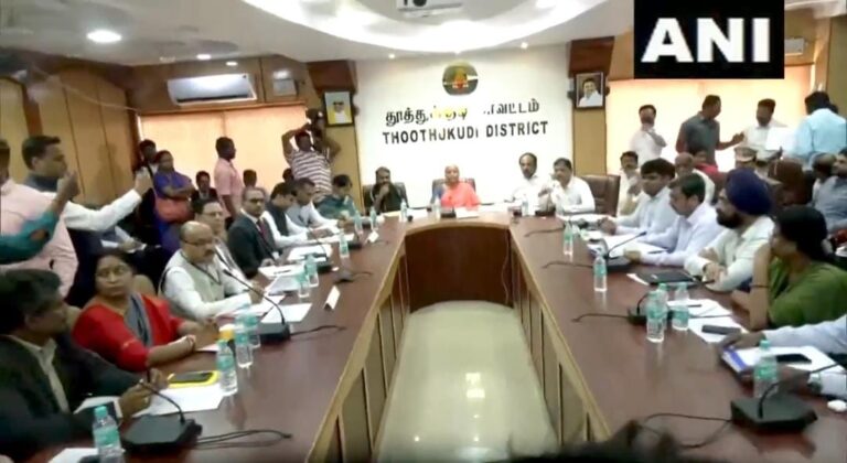 तमिलनाडु : वित्त मंत्री निर्मला सीतारमण ने थूथुकुडी जिला प्रशासन के साथ की समीक्षा बैठक