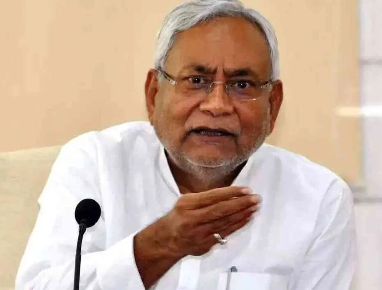 बिहार : CM नीतीश कुमार का शिक्षकों को बड़ा तोहफा, कैबिनेट में राज्य कर्मी का दर्जा देने पर लगी मुहर