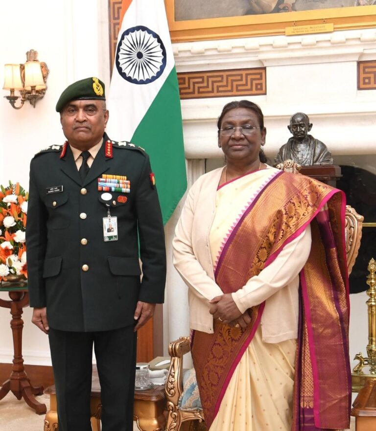 सेना प्रमुख जनरल मनोज पांडे ने राष्ट्रपति द्रौपदी मुर्मू से की मुलाकात