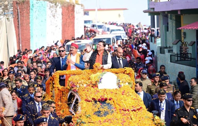 टिहरी में CM पुष्कर सिंह धामी का रोड शो, 415 करोड़ से ज्यादा की योजनाओं का किया शिलान्यास व लोकार्पण
