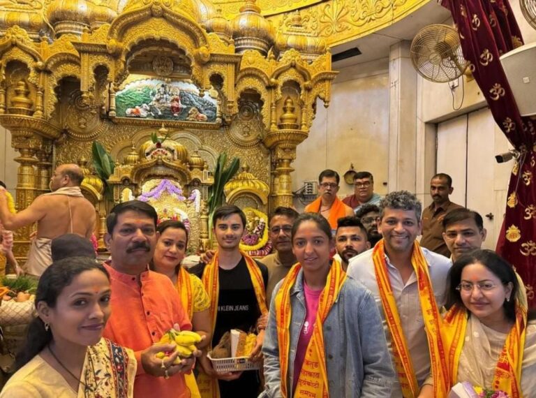 भारतीय महिला क्रिकेट टीम की कप्तान हरमनप्रीत कौर ने आज मुंबई के श्री सिद्धिविनायक गणपति मंदिर में पूजा-अर्चना की