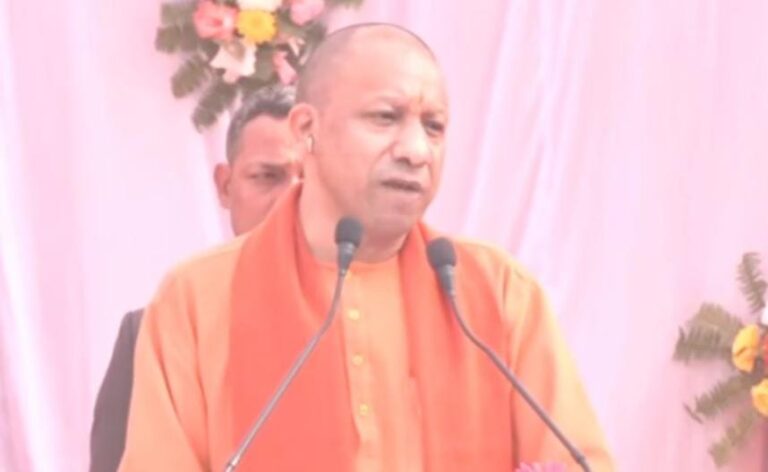 कौशाम्बी : महेश्वरी प्रसाद इंटर कॉलेज के वार्षिकोत्सव में शामिल हुए CM योगी