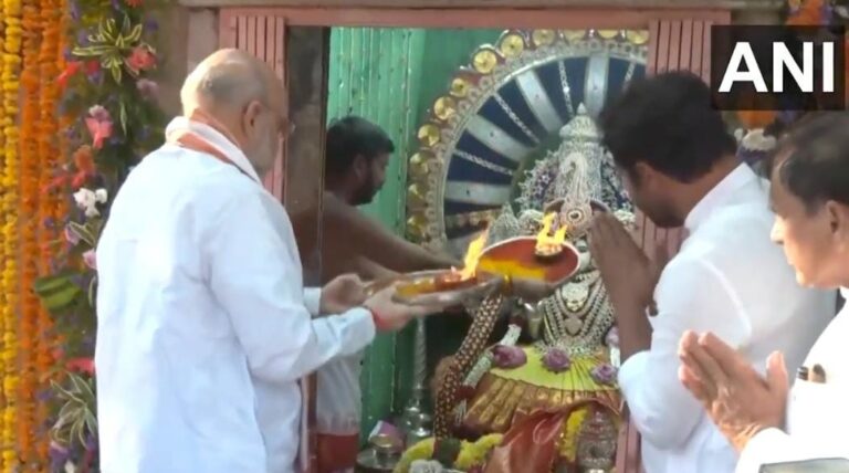 केंद्रीय गृह मंत्री अमित शाह ने हैदराबाद के श्री भाग्यलक्ष्मी मंदिर में की पूजा-अर्चना
