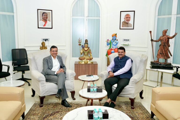महाराष्ट्र के उपमुख्यमंत्री देवेन्द्र फड़नवीस ने गूगल इंडिया के कंट्री हेड और वीपी संजय गुप्ता से मुलाकात की