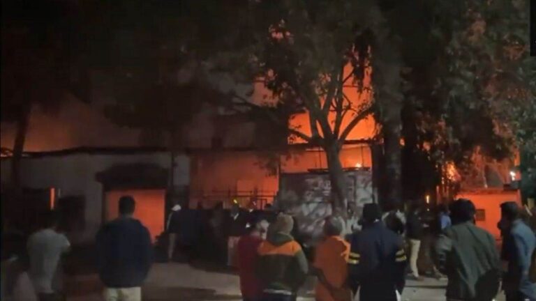 महाराष्ट्र:  दस्ताने बनाने वाली एक फैक्ट्री में लगी भीषण आग, 6 लोगों की हुई मौत