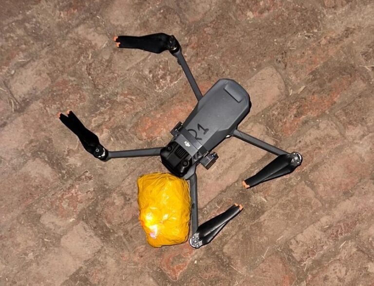 पंजाब: BSF और पंजाब पुलिस ने हेरोइन के साथ टूटा हुआ ड्रोन किया बरामद