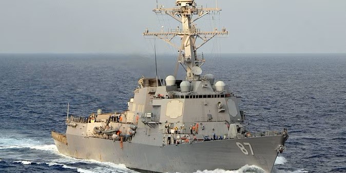 हूती विद्रोहियों का दुस्साहस: लाल सागर में अमेरिकी जहाज पर फिर दागी क्रूज मिसाइल, लड़ाकू विमानों ने दिया जवाब हूती विद्रोहियों का दुस्साहस: लाल सागर में अमेरिकी जहाज पर फिर दागी क्रूज मिसाइल, लड़ाकू विमानों ने दिया जवाब