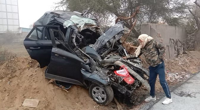 सोनीपत में नेशनल हाईवे 44 पर हादसा: दिल्ली पुलिस के 2 इंस्पेक्टर की मौत, ट्रक में पीछे से टकराई कार