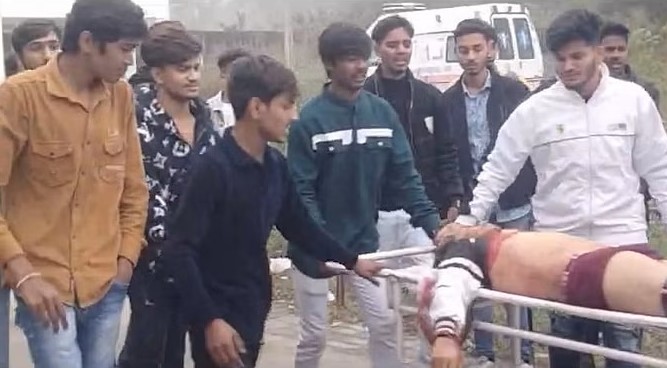 इंदौर: रणजीत हनुमान मंदिर की प्रभातफेरी में चले चाकू, एक युवक की मौत की खबर इंदौर: रणजीत हनुमान मंदिर की प्रभातफेरी में चले चाकू, एक युवक की मौत की खबर