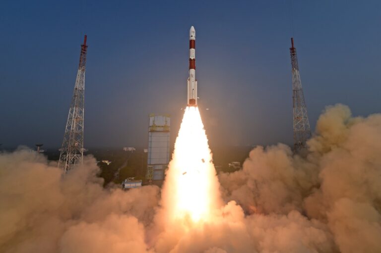 नए साल के पहले ही दिन ISRO ने लॉन्च किया XPoSat सैटेलाइट