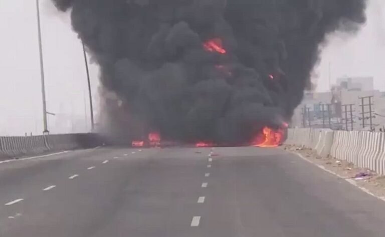 पंजाब: राष्ट्रीय राजमार्ग पर पेट्रोल से भरे टैंक में लगी भीषण आग