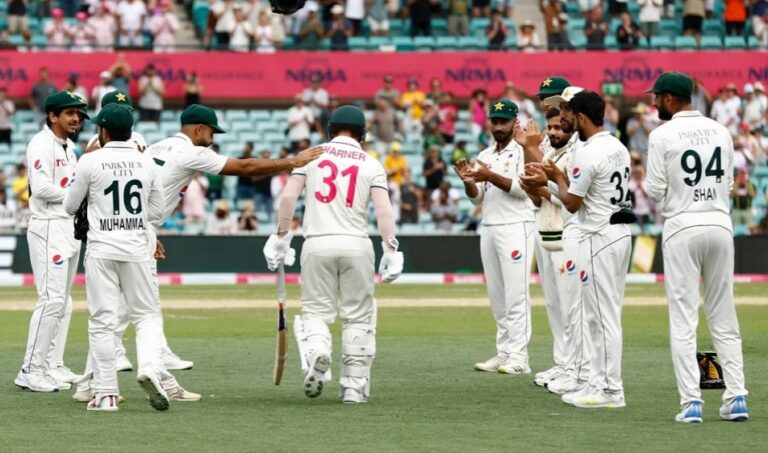 AUS VS PAK 3rd Test: डेविड वार्नर के आखिरी टेस्ट मैच में पाकिस्तानी खिलाड़ियों ने उन्हे ‘गॉर्ड ऑफ ऑनर’ देकर जीता दिल