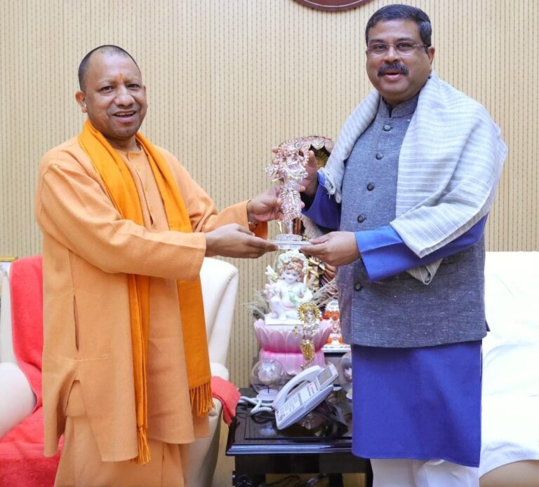 केंद्रीय शिक्षा, कौशल विकास एवं उद्यमिता मंत्री धर्मेंद्र प्रधान ने CM योगी से की मुलाकात