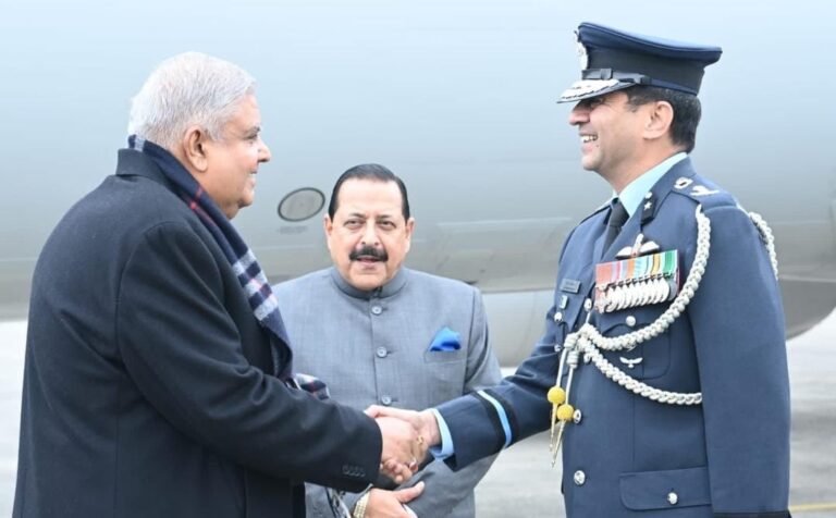 उपराष्ट्रपति जगदीप धनखड़ पहुंचे पठानकोट, केंद्रीय मंत्री डॉ. जितेंद्र सिंह ने किया स्वागत