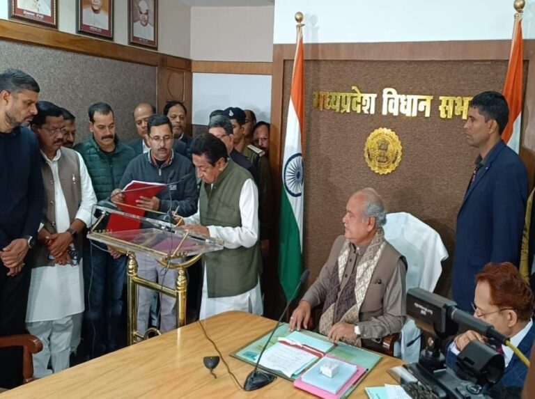 मप्र: पूर्व सीएम कमलनाथ ने ली विधायक पद की शपथ, अन्य दो विधायकों ने भी ली शपथ