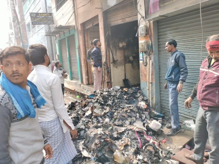 उप्र: एक दुकान में आग लगने से 2 लोगों की झुलस कर हुई मौत