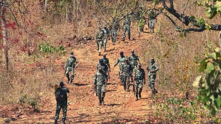 छत्तीसगढ़: CRPF ने नक्सलियों द्वारा लगाया गया 15 किलो का आईईडी किया बरामद