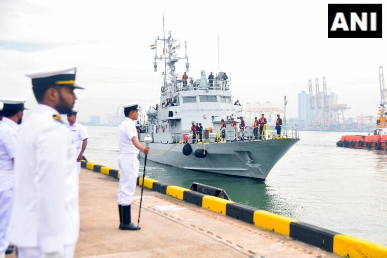 भारतीय नौसेना का फास्ट अटैक क्राफ्ट INS काबरा पहुंचा कोलंबो