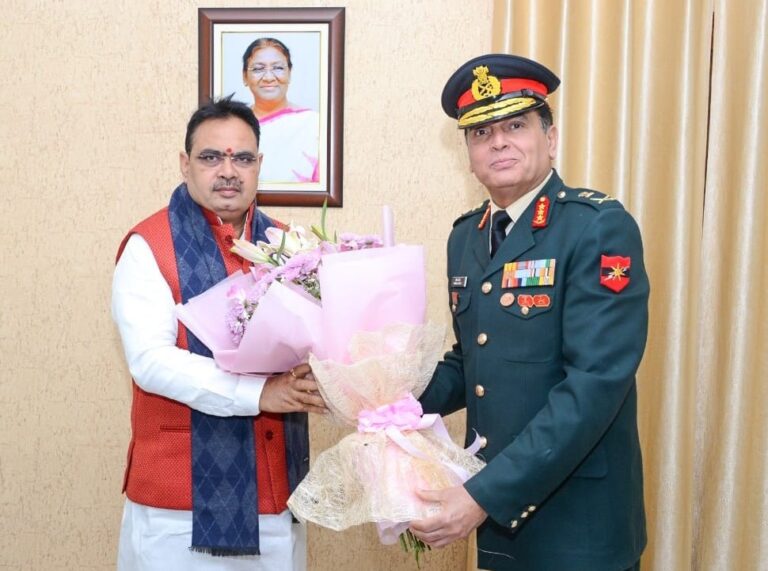 राजस्‍थान:  दक्षिण पश्चिमी कमान के जनरल ऑफिसर कमांडिंग इन चीफ लेफ्टिनेंट जनरल धीरज सेठ ने CM भजनलाल शर्मा से की मुलाकात