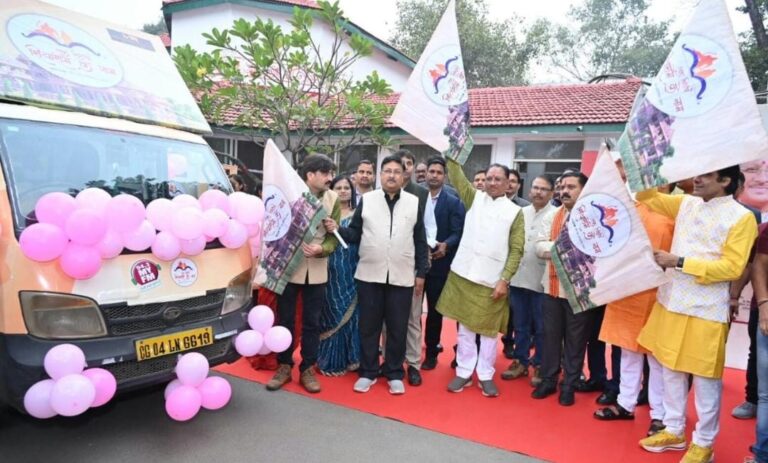 छत्तीसगढ़ : CM विष्णु देव साय ने जय श्री राम के उद्घोष के साथ राम रथ को झंडी दिखाकर किया रवाना