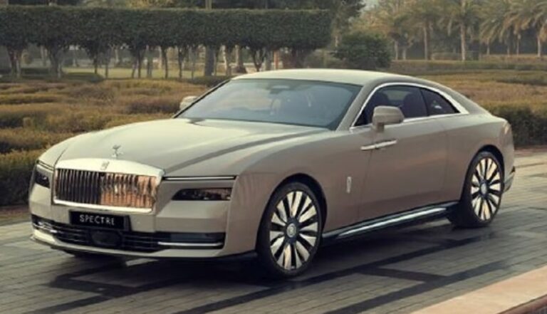 रोल्स रॉयस स्पेक्टर इलेक्ट्रिक सेडान भारत में हुई लॉन्च