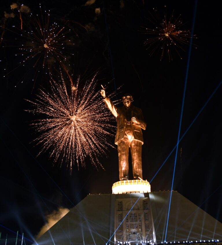 आंध्रप्रदेश के CM जगन मोहन रेड्डी ने बीआर अंबेडकर की दुनिया की सबसे बड़ी प्रतिमा का अनावरण किया