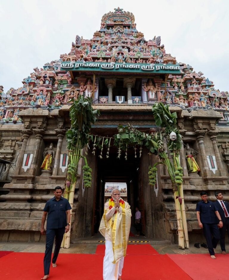 तमिलनाडु: PM मोदी ने तिरुचिरापल्ली के श्री रंगनाथस्वामी मंदिर में की पूजा-अर्चना