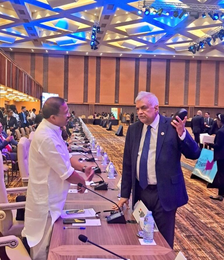 विदेश राज्य मंत्री वी मुरलीधरन ने श्रीलंका के राष्ट्रपति रानिल विक्रमसिंघे से की मुलाकात