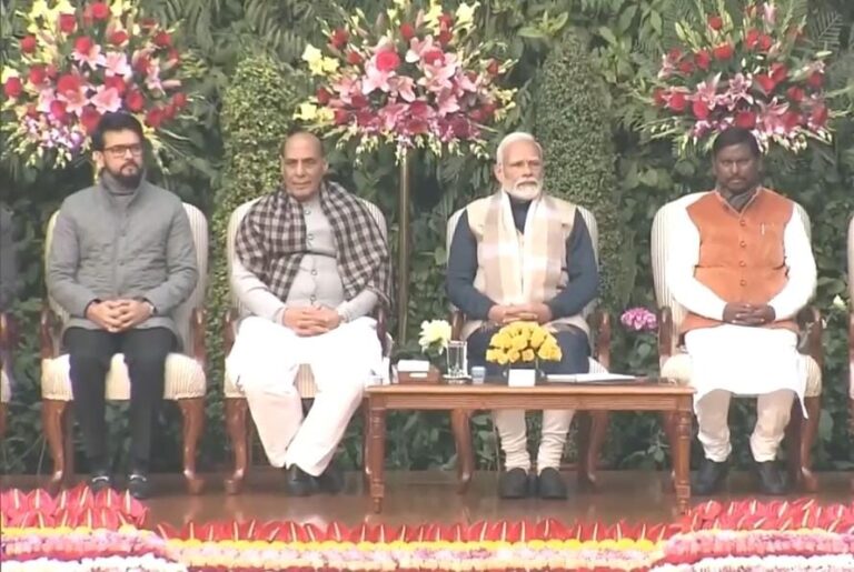 दिल्ली : PM मोदी NCC और NSS कैडेट-स्वयंसेवकों के कार्यक्रम में शामिल हुए