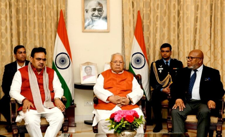 संयुक्त राष्ट्र महासभा (यूएनजीए) के अध्यक्ष डेनिस फ्रांसिस और उनके प्रतिनिधिमंडल ने राजस्थान के राज्यपाल कलराज मिश्र से की मुलाकात