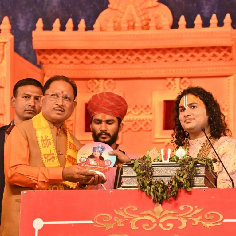 छत्तीसगढ़: गुढ़ियारी हनुमान मंदिर मैदान में आयोजित “श्रीमद भागवत कथा” में शामिल हुए CM विष्णु देव साय