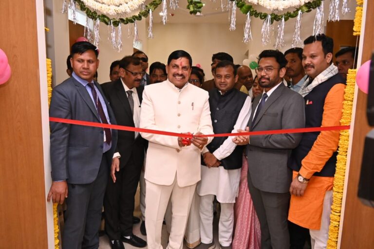 उज्जैन के वेदा हॉस्पिटल की कैंसर यूनिट की रेडियोथेरेपी मशीन का CM डॉ. मोहन यादव ने किया लोकार्पण