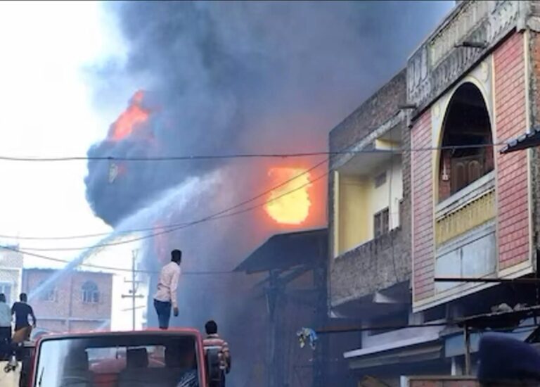 दिल्ली : एक बिल्डिंग में लगी भीषण आग, 4 लोगों की हुई मौत