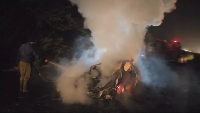 होशियारपुर में भीषण सड़क हादसा, कार और ट्रक की टक्कर से 4 लोगों की मौत की खबर