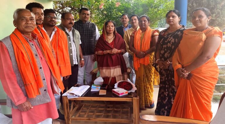 छत्तीसगढ़ : कांग्रेस को लगा बड़ा झटका, जिला महिला कांग्रेस की उपाध्यक्ष बुधियारीन सोनी ने थामा बीजेपी का दामन