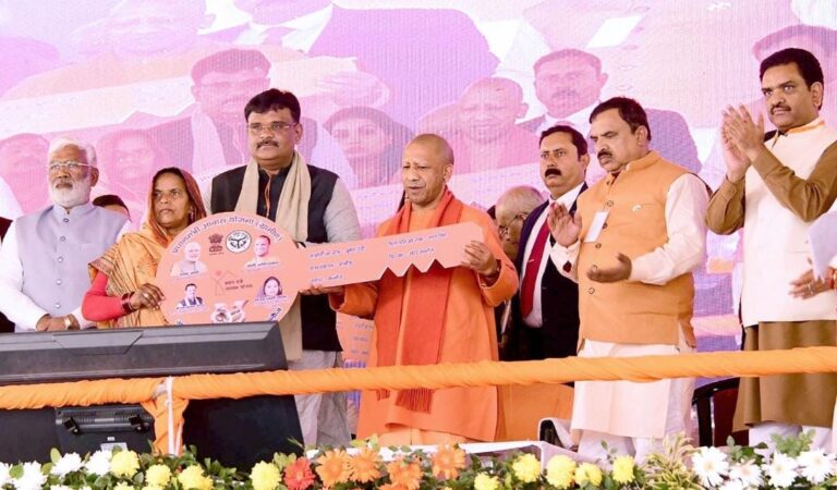 उप्र: CM योगी ने 352 करोड़ रूपये लागत की 59 जन-कल्याणकारी परियोजनाओं का लोकार्पण और शिलान्यास किया