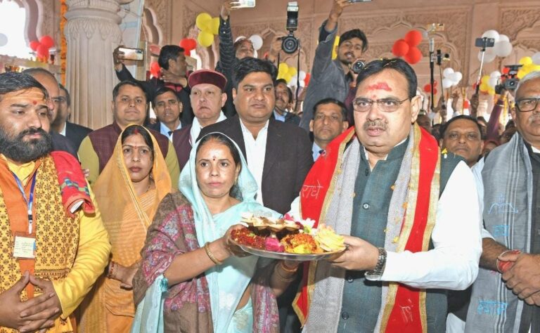 राजस्थान : भरतपुर संभाग दौरे पर CM भजनलाल शर्मा, बांके बिहारी के किए दर्शन