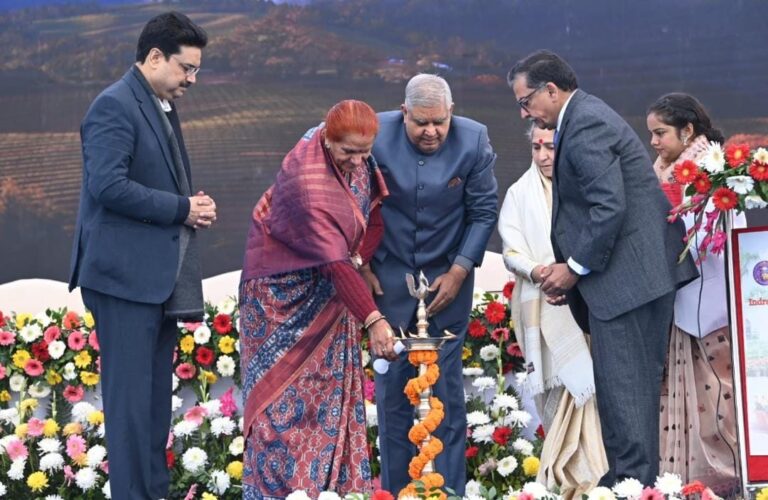 उपराष्ट्रपति जगदीप धनखड़ दिल्ली विश्वविद्यालय के इंद्रप्रस्थ महिला कॉलेज के शताब्दी समारोह में हुए शामिल