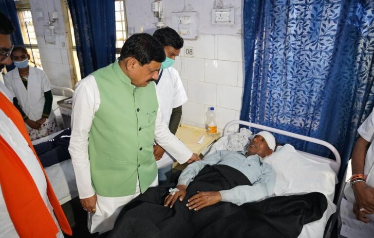 CM मोहन यादव पहुंचे हरदा, घटना स्थल का किया हवाई दौरा, पीड़ितों से की मुलाकात