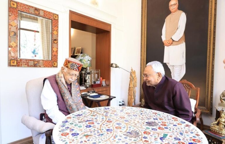 दिल्ली: CM नीतीश कुमार ने भाजपा के वरिष्ठ नेता लालकृष्ण आडवाणी से मुलाकात की