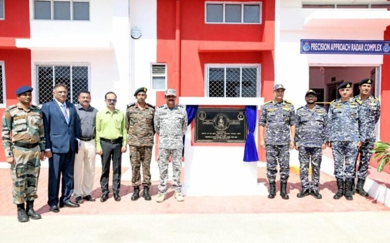 पोर्ट ब्लेयर में INS उत्क्रोश में नौसेना प्रमुख एडमिरल आर हरि कुमार ने प्रिसिजन एप्रोच रडार का उद्घाटन किया