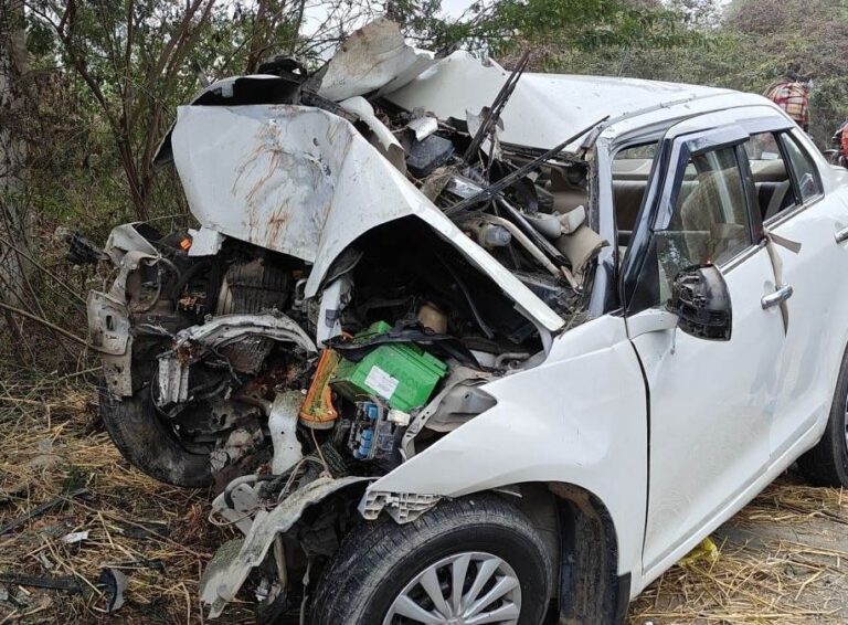 हरियाणा: अनियंत्रित होकर पेड़ से टकराई कार, 3 लोगों की हुई मौत