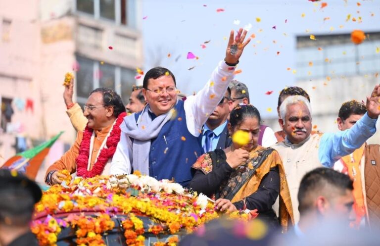 हरिद्वार : ढोल नगाड़ों की थाप पर CM पुष्कर सिंह धामी ने किया रोड शो