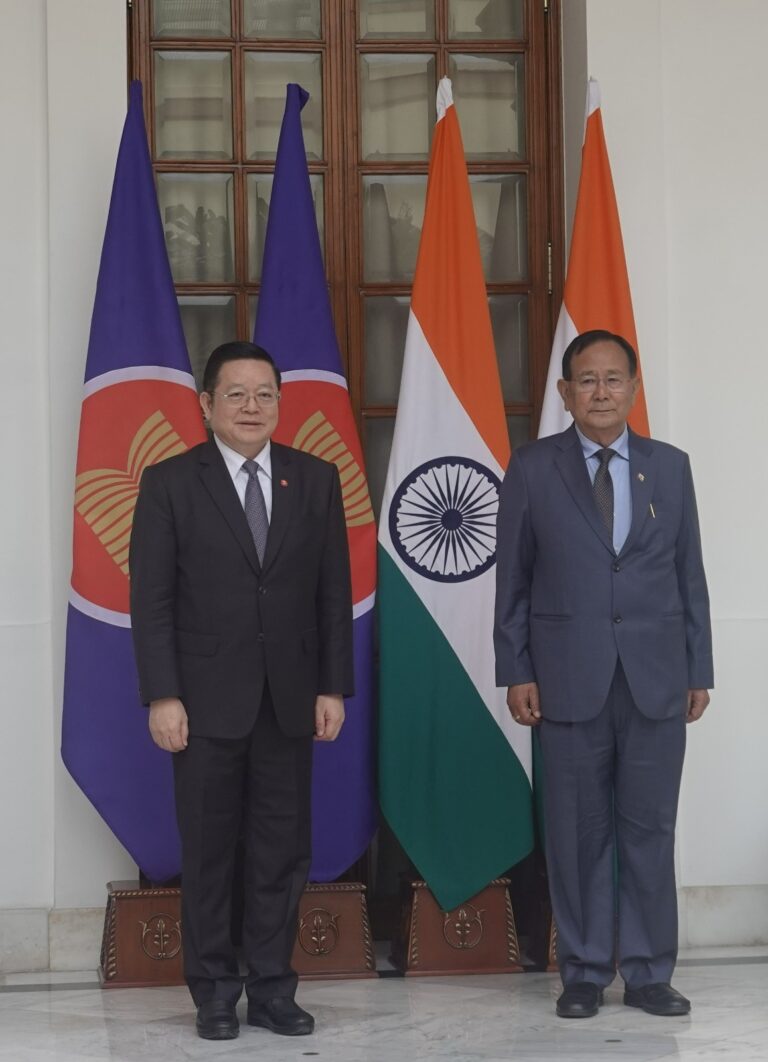 ASEAN महासचिव काओ किम होर्न ने विदेश राज्य मंत्री राजकुमार रंजन सिंह से की मुलाकात
