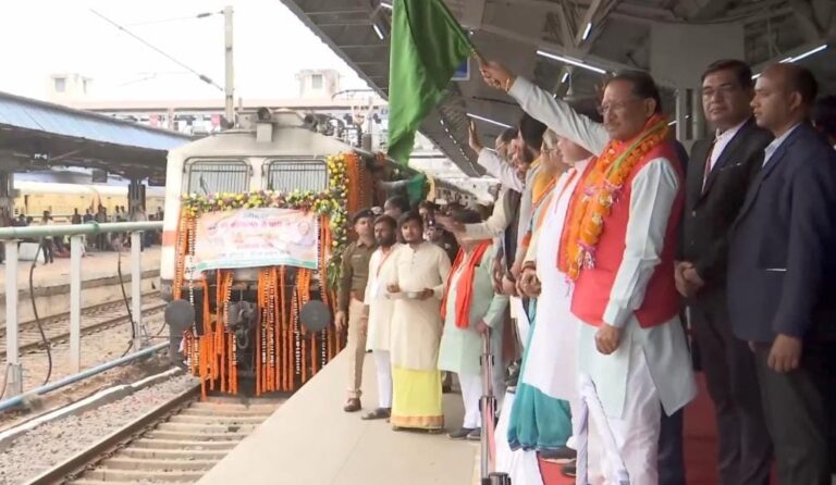 रामलला दर्शन योजना की दूसरी आस्था स्पेशल ट्रेन छत्तीसगढ़ से अयोध्‍या के लिए रवाना, CM विष्णुदेव साय ने दिखाई हरी झंडी