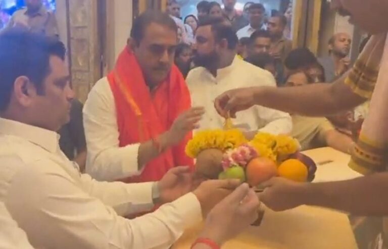मुंबई: एनसीपी नेता प्रफुल्ल पटेल ने सिद्धिविनायक मंदिर में की पूजा-अर्चना