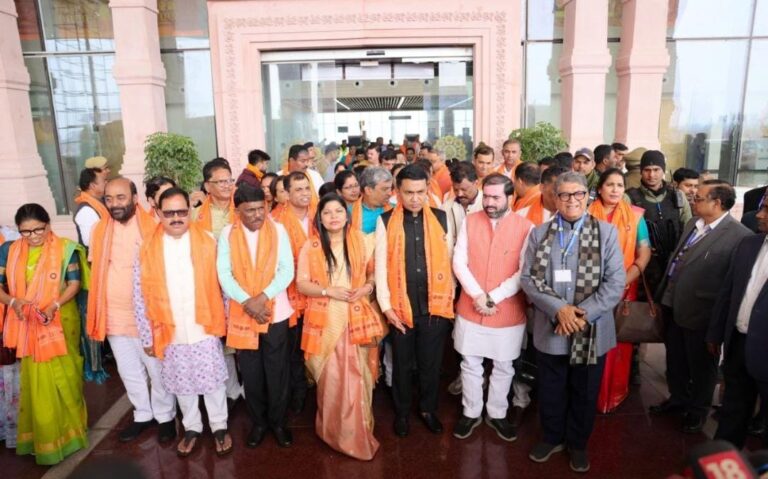 गोवा के CM प्रमोद सावंत ने कैबिनेट मंत्रियों के साथ किए अयोध्या राम मंदिर में दर्शन