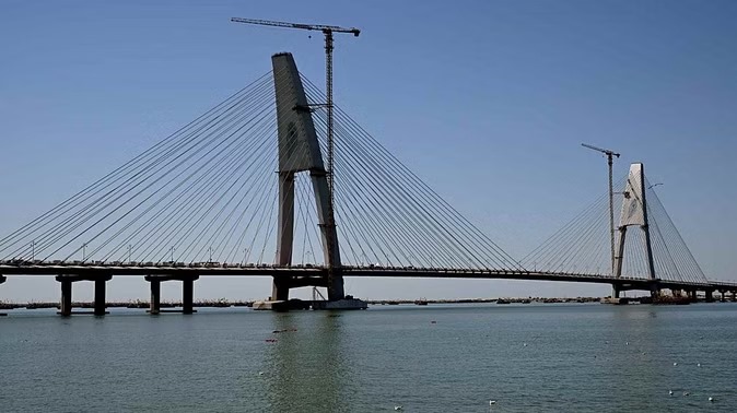 Gujrat: PM मोदी ने देश को सौंपा सबसे लंबा केबल ब्रिज 'सुदर्शन सेतु' Gujrat: PM मोदी ने देश को सौंपा सबसे लंबा केबल ब्रिज 'सुदर्शन सेतु'