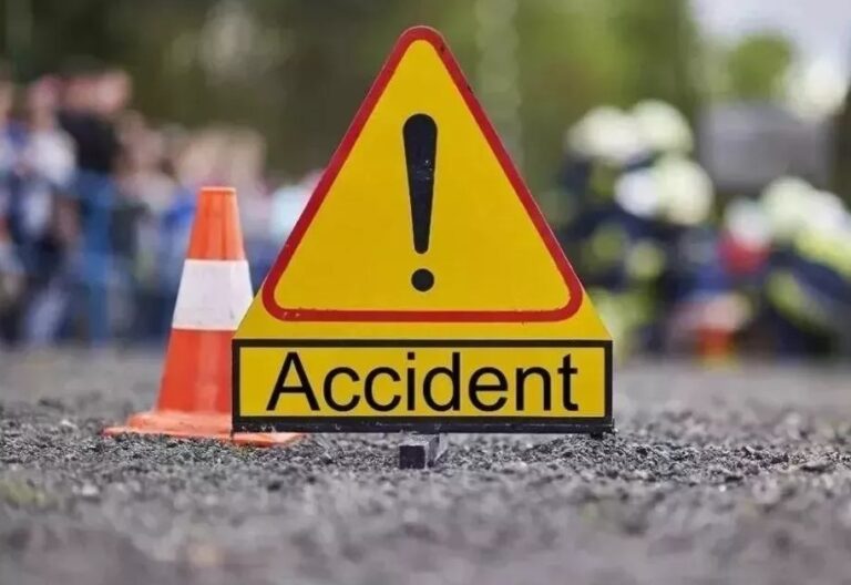 रांची में पिकअप वैन और ट्रैक्टर के बीच जोरदार टक्कर, चैती छठ पर सूरज को अर्घ्य देने जा रहीं तीन महिलाओं की मौत